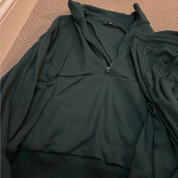 Green Ribbed Two-Piece Set - Picture 4 of 4